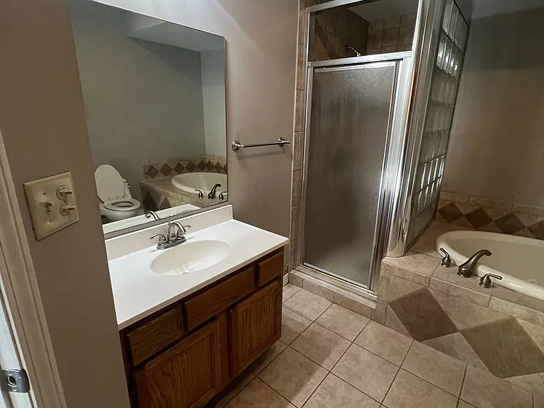313 Park Central E #303 — Photo 27