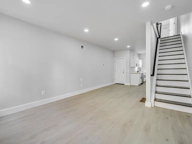 1903 N Taylor St — Photo 23