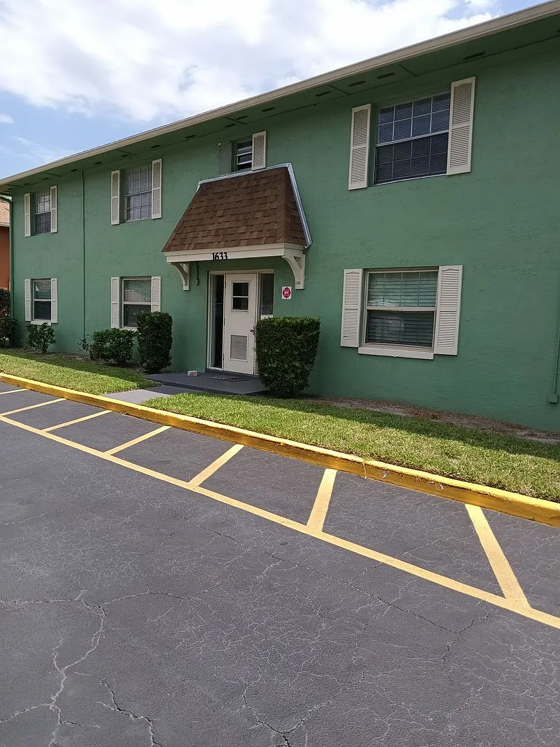2 Bedroom, 1 Bathroom Condo For Rent at 1633 W. Oak Ridge Road, Orlando FL 32809 — Photo 1