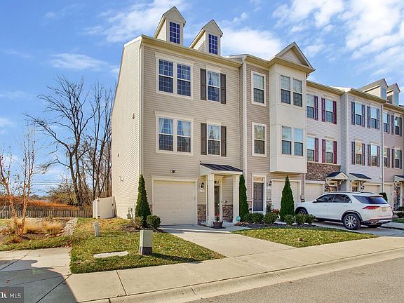 2nd image of 8195 Hollow Ct