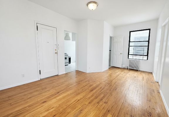 3rd image of 122 31st St APT 3R