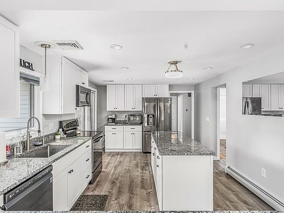 2nd image of 15 Chedell Ave