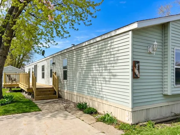 709 2nd St NE Trailer 19, Dyersville, IA 52040