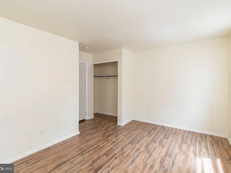 1635 Fontain St — Photo 23