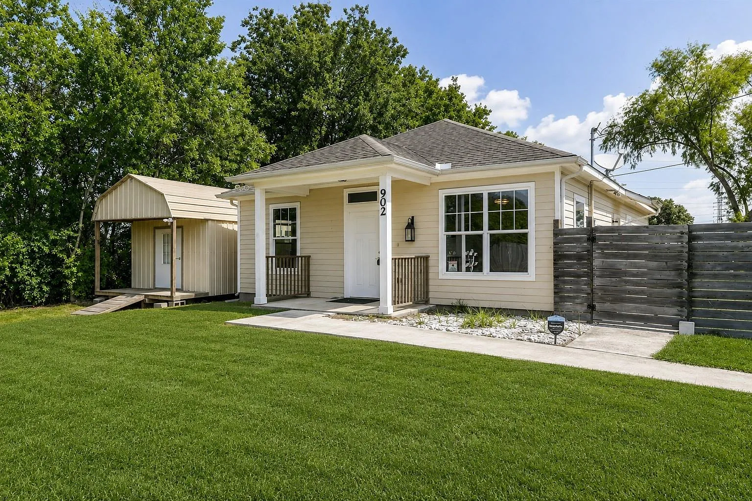 3 bed, 2.0 bath, 1508 sqft, $2,150 — Photo 3