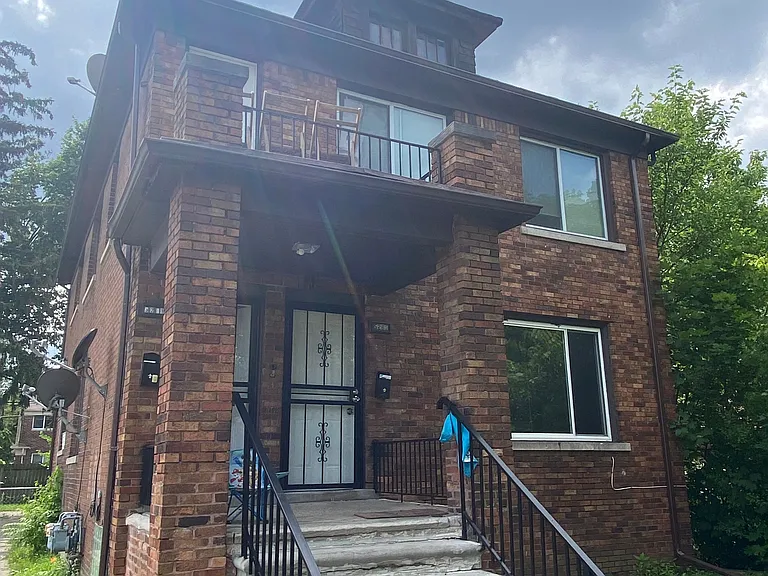 5261 Lakewood St #5261 — Photo 10