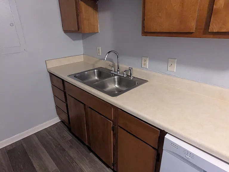 East Lake Apartments — Photo 40
