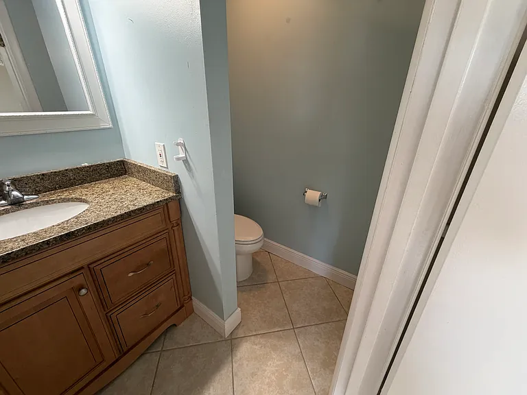 1005 SW 48th Ter #1 — Photo 10