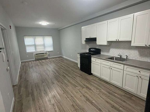 3rd image of 146 Hamilton Ave APT 308