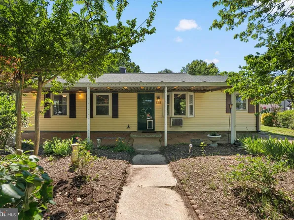905 Lindsay Rd, Oxon Hill, MD 20745