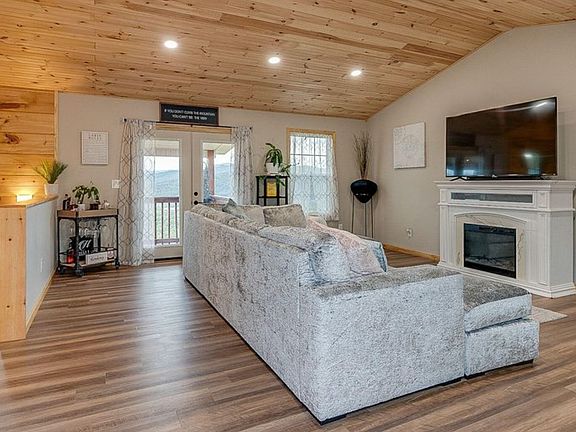 3rd image of 133 Ridgeview Dr