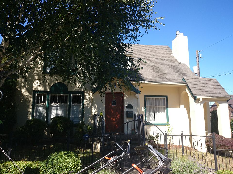 1st image of 2465 Nob Hill Ave N