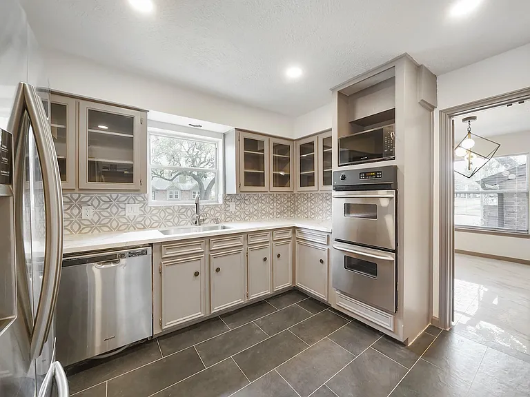 14202 Piping Rock Ln — Photo 7