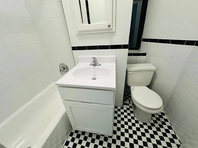 347 W 16th St #ONED — Photo 5