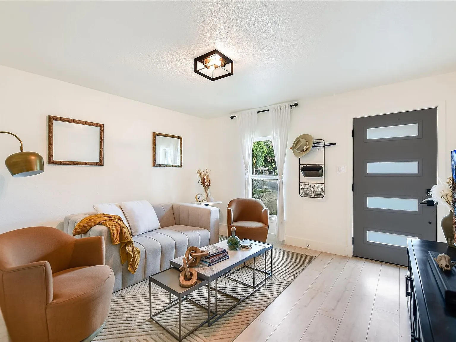 4 bed, 2.0 bath, 1182 sqft, $2,700 — Photo 4