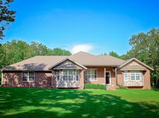 588 Phoenix Rd, Marshfield, MO 65706