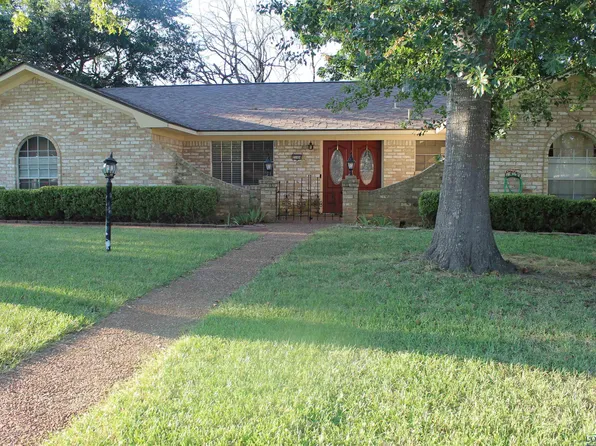 2104 Pinecrest Dr, Gladewater, TX 75647