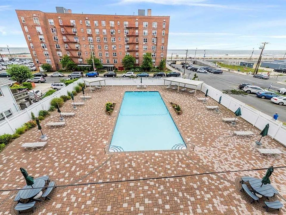 1st image of 210 E Broadway APT 3L
