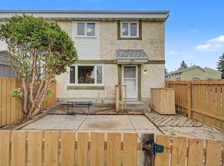 Callingwood Court, Edmonton, AB T5T 0H5