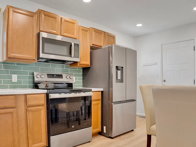104 W Jackson St — Photo 13