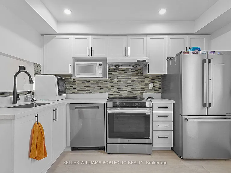 9542 Sheppard Ave E — Photo 12