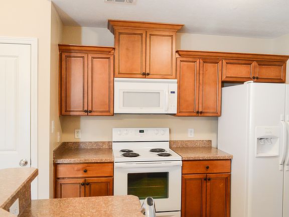 Stylish kitchen w/fridge
