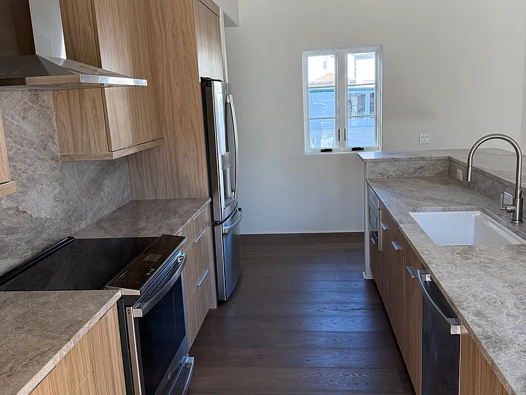 301 W Comstock Ave #1A — Photo 5