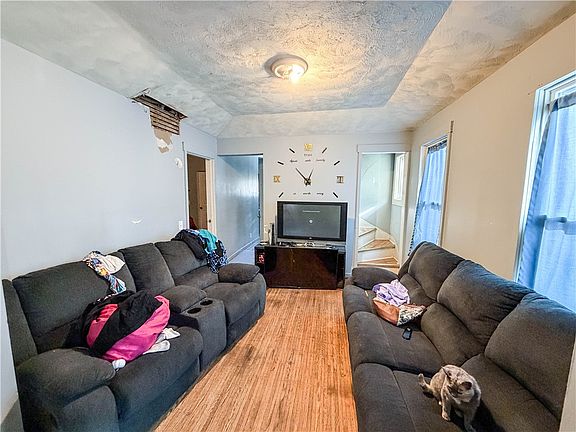 3rd image of 292 Child St