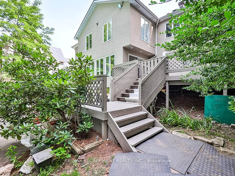 1430 Hurontario St #A — Photo 32