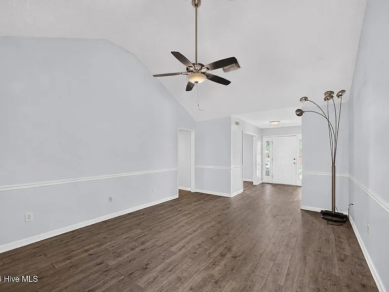 4810 Golden Leaf Ln — Photo 7