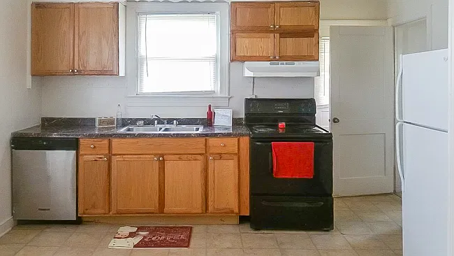 3 bed, 1350 sqft, $1,699 — Photo 2
