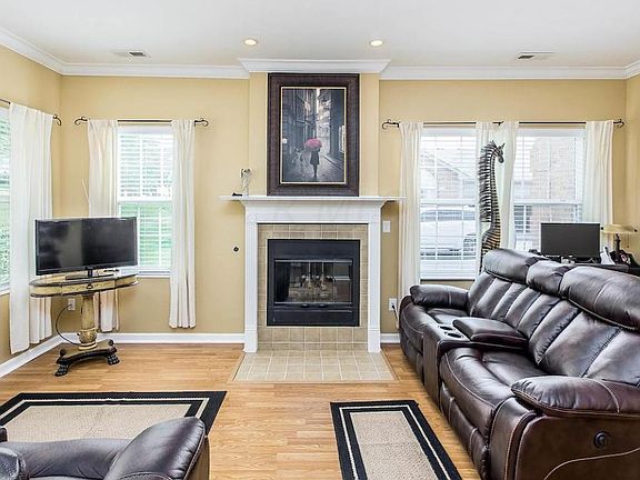 5th image of 172 Alexander Lawrence Dr