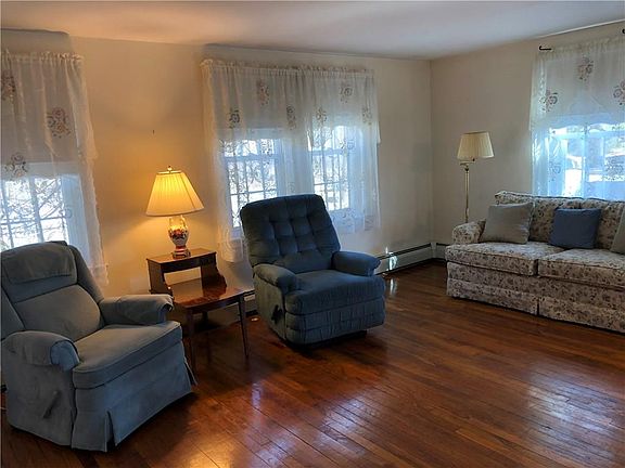 4th image of 180 Lippitt Ave