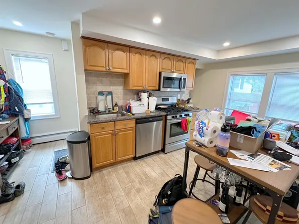 166 Charles St #2, Cambridge, MA 02141