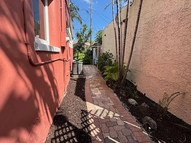 1105 SE 2nd St — Photo 16