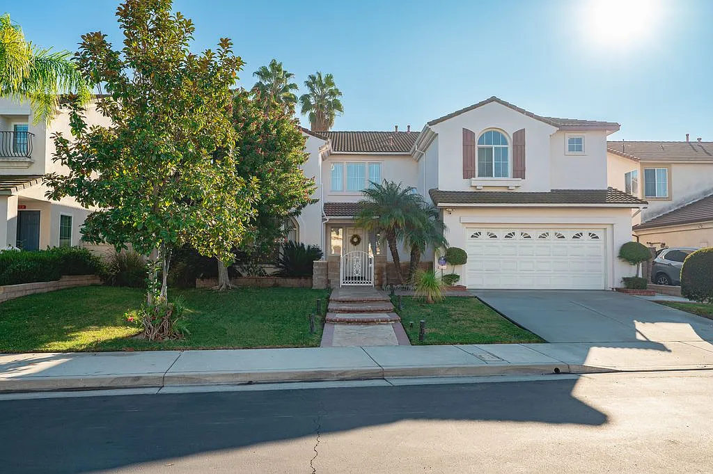 5 bed, 4.5 bath, 4029 sqft, $6,000 — Photo 1