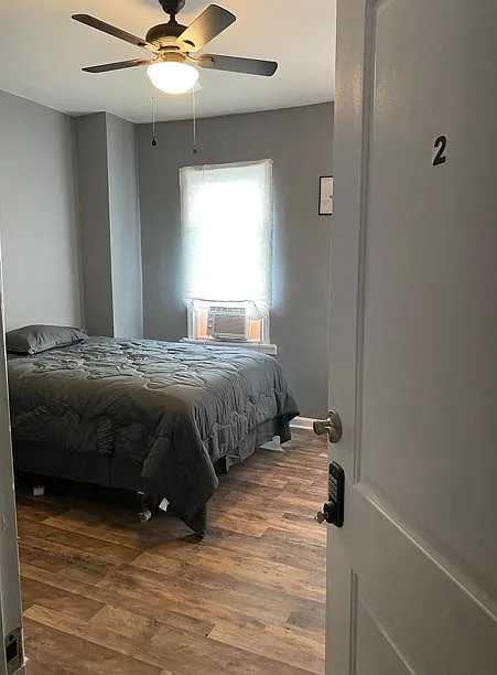 4 bed, 4.0 bath, 1064 sqft, $819 — Photo 1