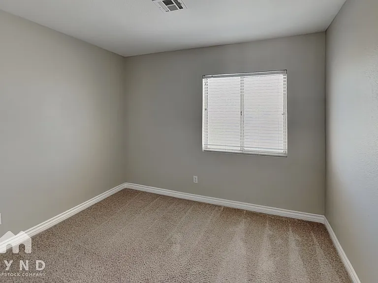 695 Emerald City Ave — Photo 13