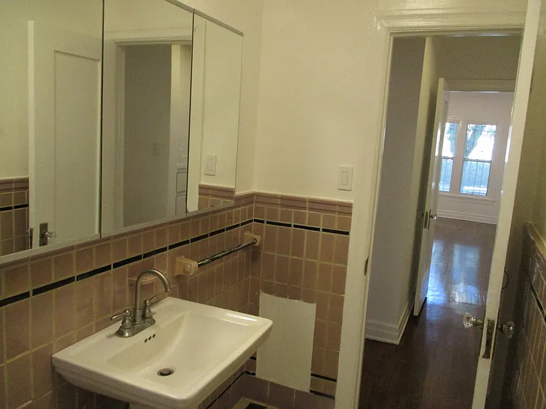 1086 88 Redondo Boulevard 5265 Edgewood Pl — Photo 18