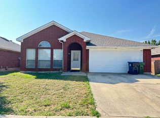 714 W Colony Dr, Arlington, TX 76001