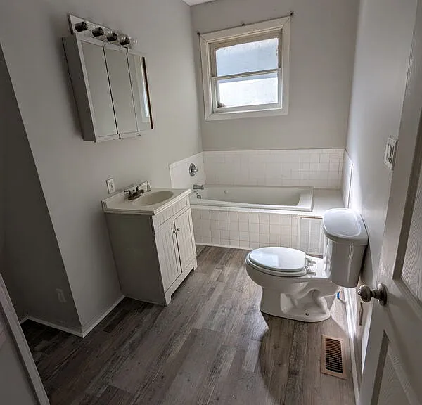 1519 W Monroe St — Photo 2
