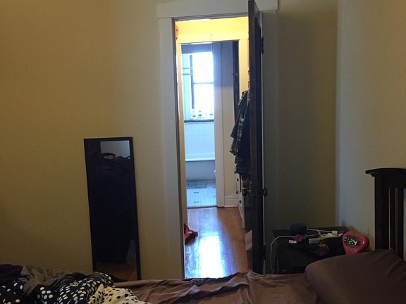 4th image of 3321 N Lakewood Ave #3