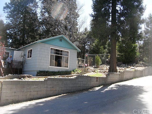 1st image of 687 Rose Ln