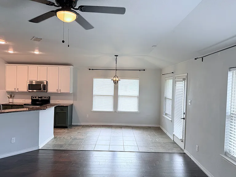 5727 Mountain Hollow Dr — Photo 6