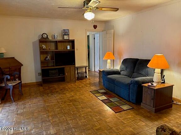 4th image of 185 Bronwyn Street