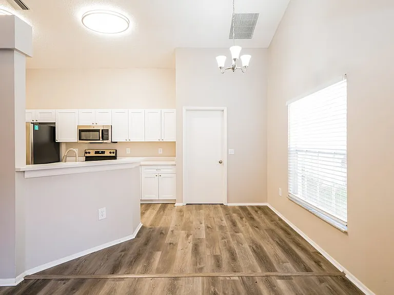 1434 Lakehurst Way — Photo 5