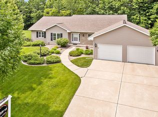 2461 Wandering Springs Cir, Green Bay, WI 54311