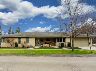 1135 S Broadway Ave, Park Ridge, IL 60068