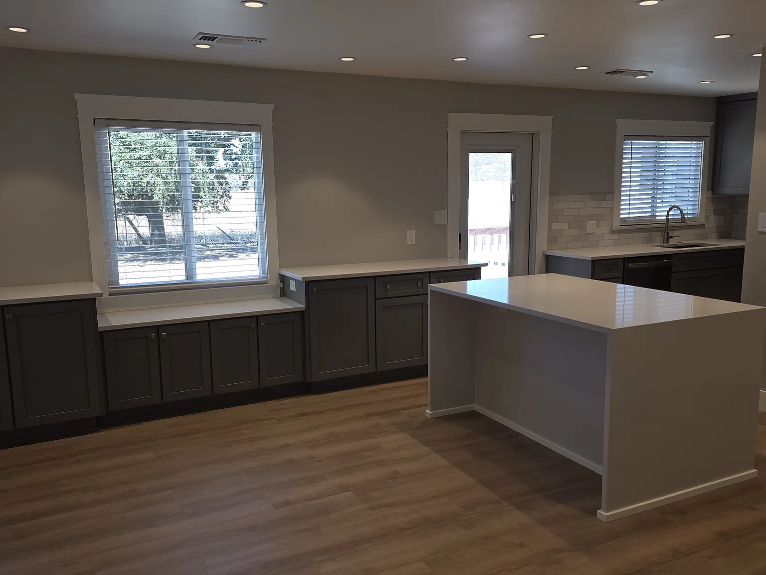 3 bed, 1274 sqft, $4,800 — Photo 2