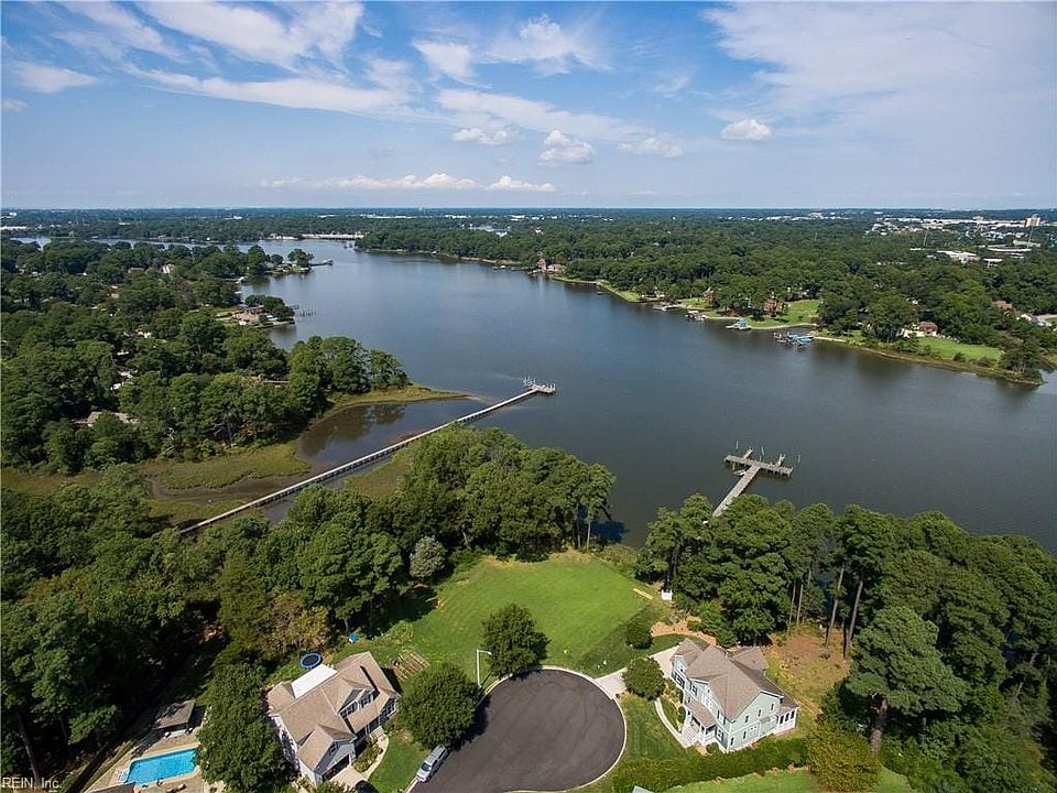 1st image of 944 Le Cove Dr